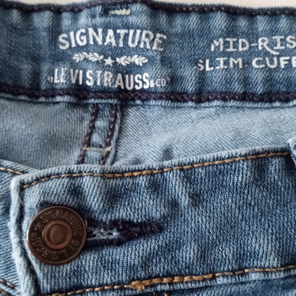 Levi Strauss Mid Rise jeans - Picture 2 of 3